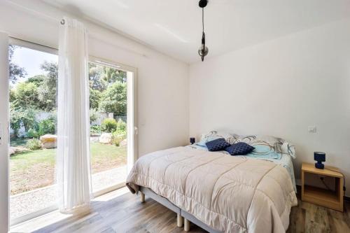 Postel nebo postele na pokoji v ubytování Mini Villa Pascal Paoli avec piscine - proche mer