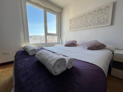 En eller flere senge i et værelse på Apartamento La Salvé - Monabri