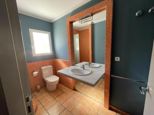 a bathroom with a sink and a toilet at Villas El Pinaret - Serviden in Pedreguer