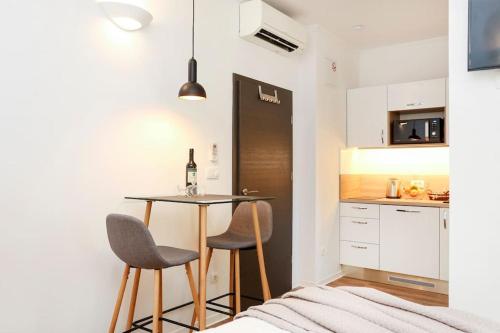 Monfrina 2, stylish Old Town studio apt near beach