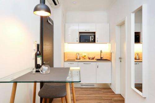 Monfrina 2, stylish Old Town studio apt near beach