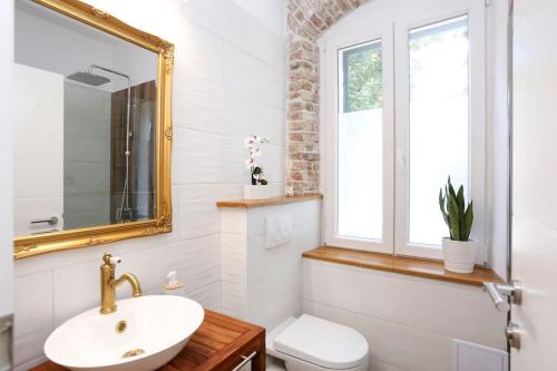 Monfrina 2, stylish Old Town studio apt near beach