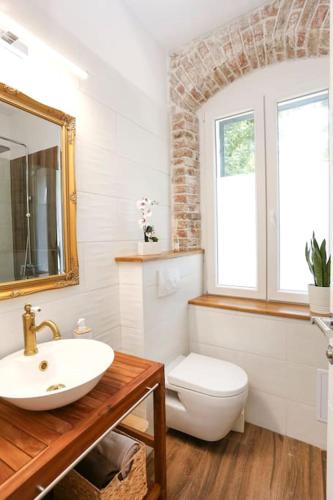 Monfrina 2, stylish Old Town studio apt near beach