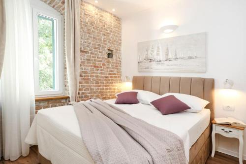 Monfrina 2, stylish Old Town studio apt near beach