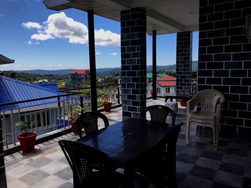 Балкон или терраса в Himalayan Retreat