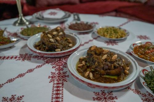 リヤドの敷地内または近くでの食事または食べ物