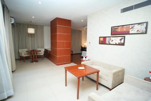 Posezení v ubytování The Altruist Business Hotel Hitech