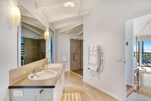 a bathroom with two sinks and a shower at Limosa Rise in Yanakie
