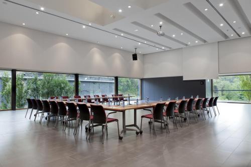a large conference room with a long table and chairs at Hotel Món Sant Benet in Sant Fruitos de Bages