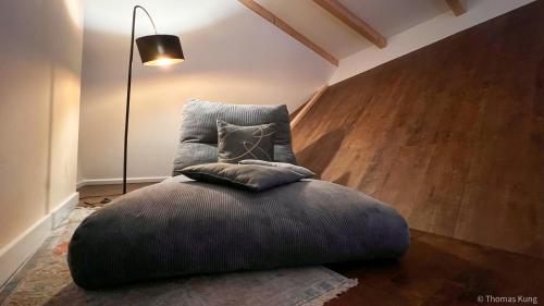 a bean bag chair in a room with a lamp at Kungs Ferienwohnung in Cottbus