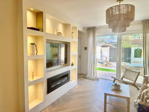 Benalmádena Beach House- Luxe house, prime location near Puerto Marina&Beach