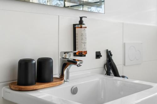 a kitchen sink with a faucet and two speakers at APARTVIEW Apartments Krefeld - WLAN - Zentral - ruhig in Krefeld