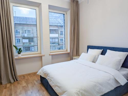 Kyiv Honchara Hotel tesisinde bir odada yatak veya yataklar