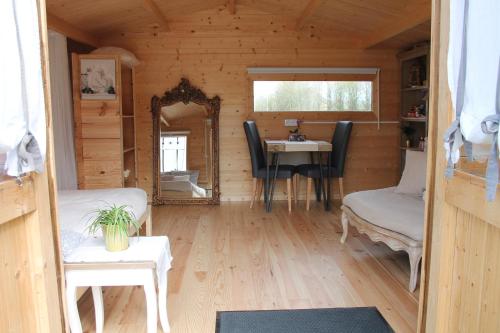 a room with a table and a mirror in a cabin at Chambre élégante dans chalet SDB partagée à proximité in Chavagne