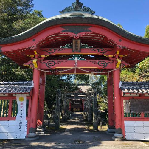 a red gate at a shrine in a park at FARMSTAY miyuki-street "Goen" in Ukiha