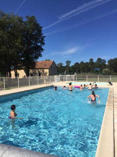 a group of people in a swimming pool at Camping les petites minaudières in Les Naux