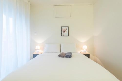 Postel nebo postele na pokoji v ubytování Houseloft Ideal Kalamaria