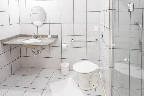 Bilik mandi di Hotel Gracher Brusque