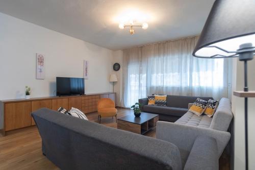 TV a/nebo společenská místnost v ubytování Houseloft Ideal Kalamaria