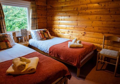 Un pat sau paturi într-o cameră la Scalpay Lodge