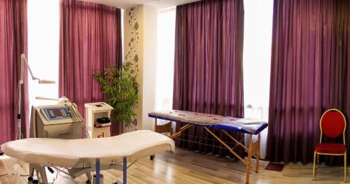 Photo de la galerie de l'établissement Hotel Nevis Wellness & SPA, à Oradea