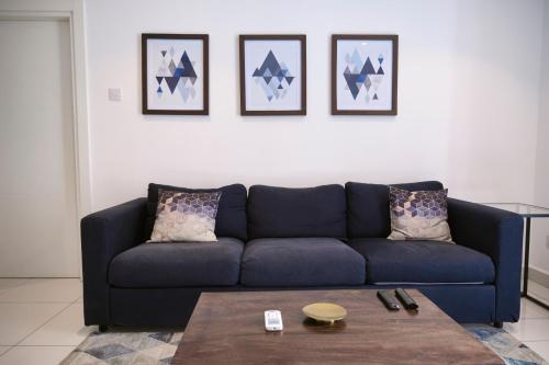 King Size Bed & 129 Mb Data Speed 1BR en suite with pool at Embassy Gardens, Cantonment, Accra