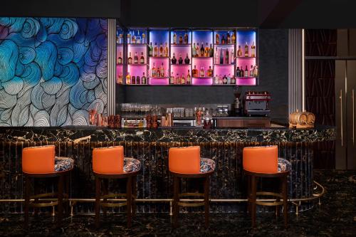 Salone o bar di Novotel Mumbai International Airport