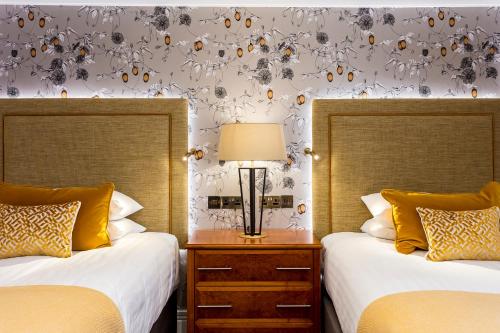 Una cama o camas en una habitación de The Borrowdale Hotel