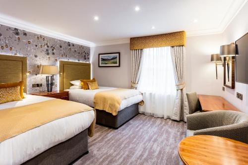 Una cama o camas en una habitación de The Borrowdale Hotel