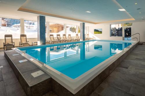 Bazén v ubytovaní Hotel Edelweiss Superior alebo v jeho blízkosti