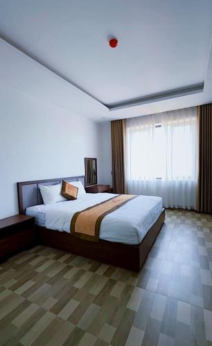 Postel nebo postele na pokoji v ubytování Minh Anh Hotel & Apartment