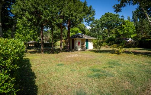 a gazebo in the middle of a yard at Camping L'Etang D'Ardy *** in Saint-Paul-lès-Dax