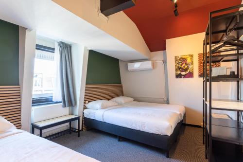 Weber Hotel Image