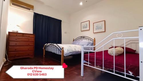 a bedroom with two bunk beds and a dresser at Gharoda PD Homestay CView in Kampong Baharu