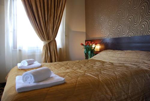 Postel nebo postele na pokoji v ubytování Hotel Słoneczny Brzeg
