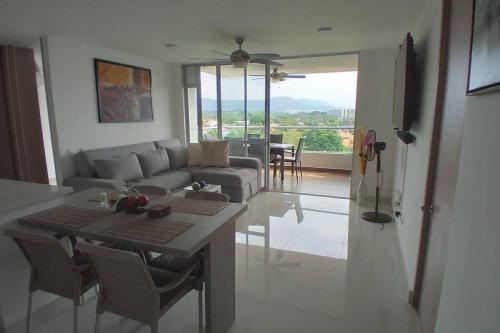 a living room with a couch and a table at Hermoso Apartamento Ricaurte Peñazul La Morada. in Ricaurte