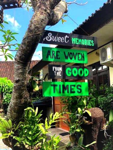 a sign that reads sweet memories are worn from the good times at Coliving Bali SWEET HOME Kost Lengkap di Tabanan Kota in Tabanan