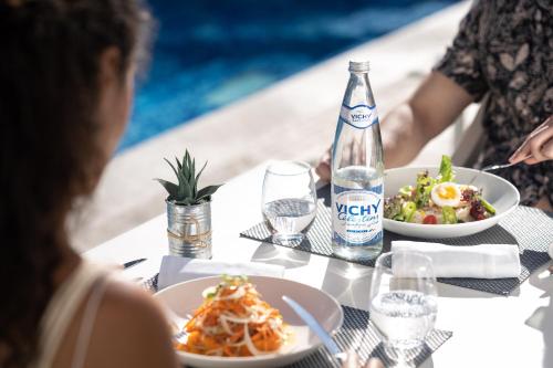 Nourriture dans l'hôtel ou à proximité
