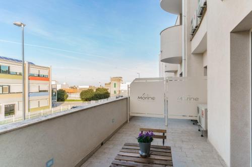 En balkong eller terrasse på Le Marine Apartments