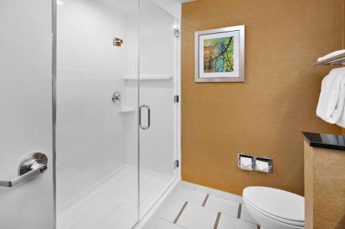 A bathroom at Fairfield Inn & Suites by Marriott Athens