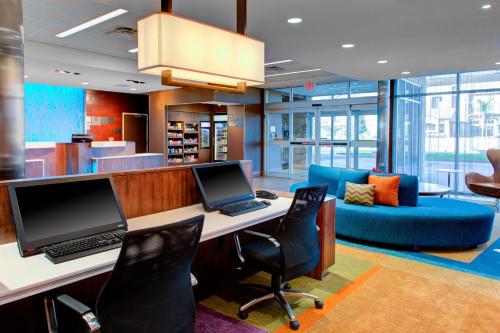 a office with a desk with a laptop and chairs at Fairfield Inn & Suites by Marriott Bakersfield North/Airport in Bakersfield