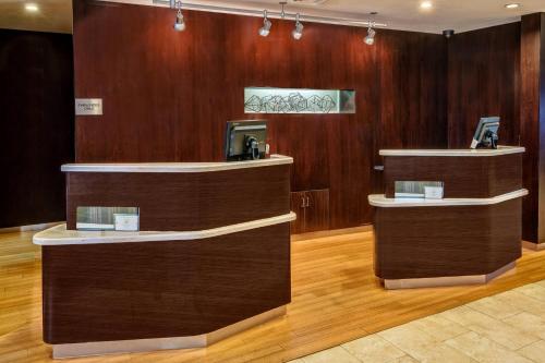 Lobi atau kawasan kaunter penerimaan di Courtyard by Marriott Troy