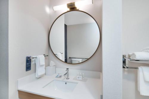 a bathroom with a sink and a mirror at Fairfield Inn & Suites Columbus New Albany in New Albany