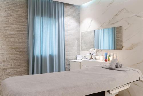 Un ou plusieurs lits dans un hébergement de l'établissement Vichy Thermalia Spa Hôtel