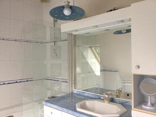 Ένα μπάνιο στο B and B chambres d’hôtes 24 h du Mans et Le Mans Classic