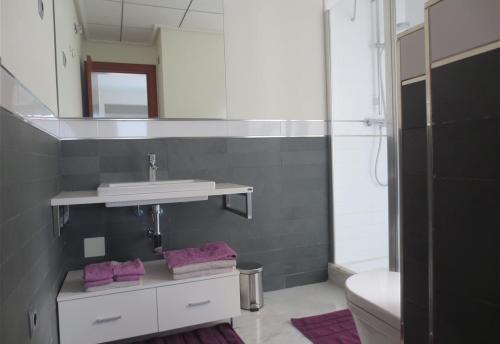 a bathroom with a sink and a mirror at Modern Villa Frontline Golf in Algorfa