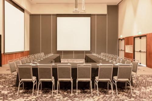 a conference room with a long table and chairs at Courtyard by Marriott Mexico City Vallejo in Mexico City