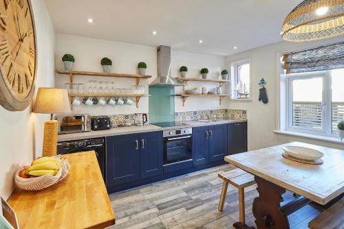 ครัวหรือมุมครัวของ Host & Stay - Mumbles Cottage