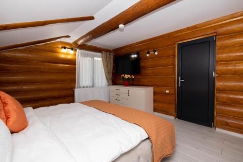 Łóżko lub łóżka w pokoju w obiekcie Cold River Resort