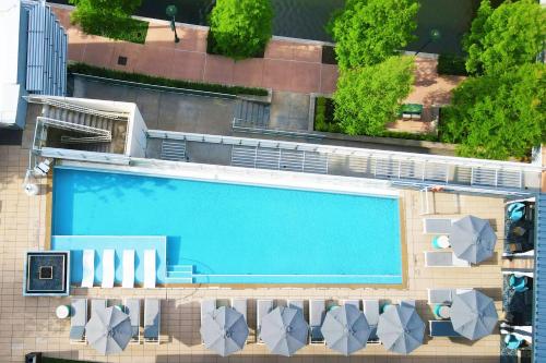 Πισίνα στο ή κοντά στο The Westin at The Woodlands